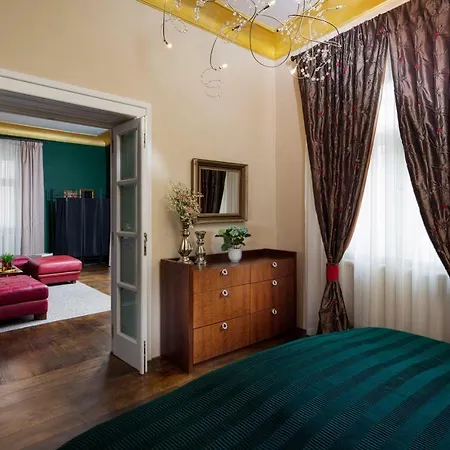 Luxurious At Lesser Town