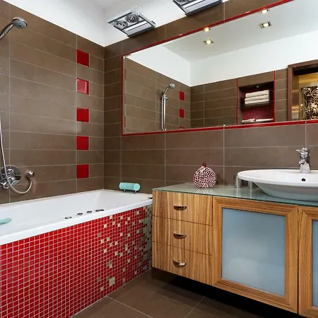 Luxurious At Lesser Town