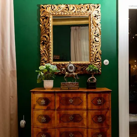 Luxurious At Lesser Town